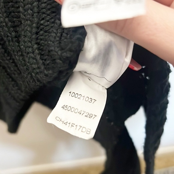 Ariat Oversized Acrylic Knit Short Sleeve Black Scoop Neck Poncho - Picture 9 of 11